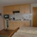 Wohn- und Schlafbereich in Apartment 8